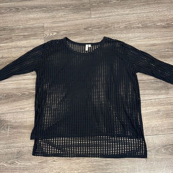 RD Style “Holed” 3/4 Sleeve Semi Hi-Low top - Picture 2 of 5